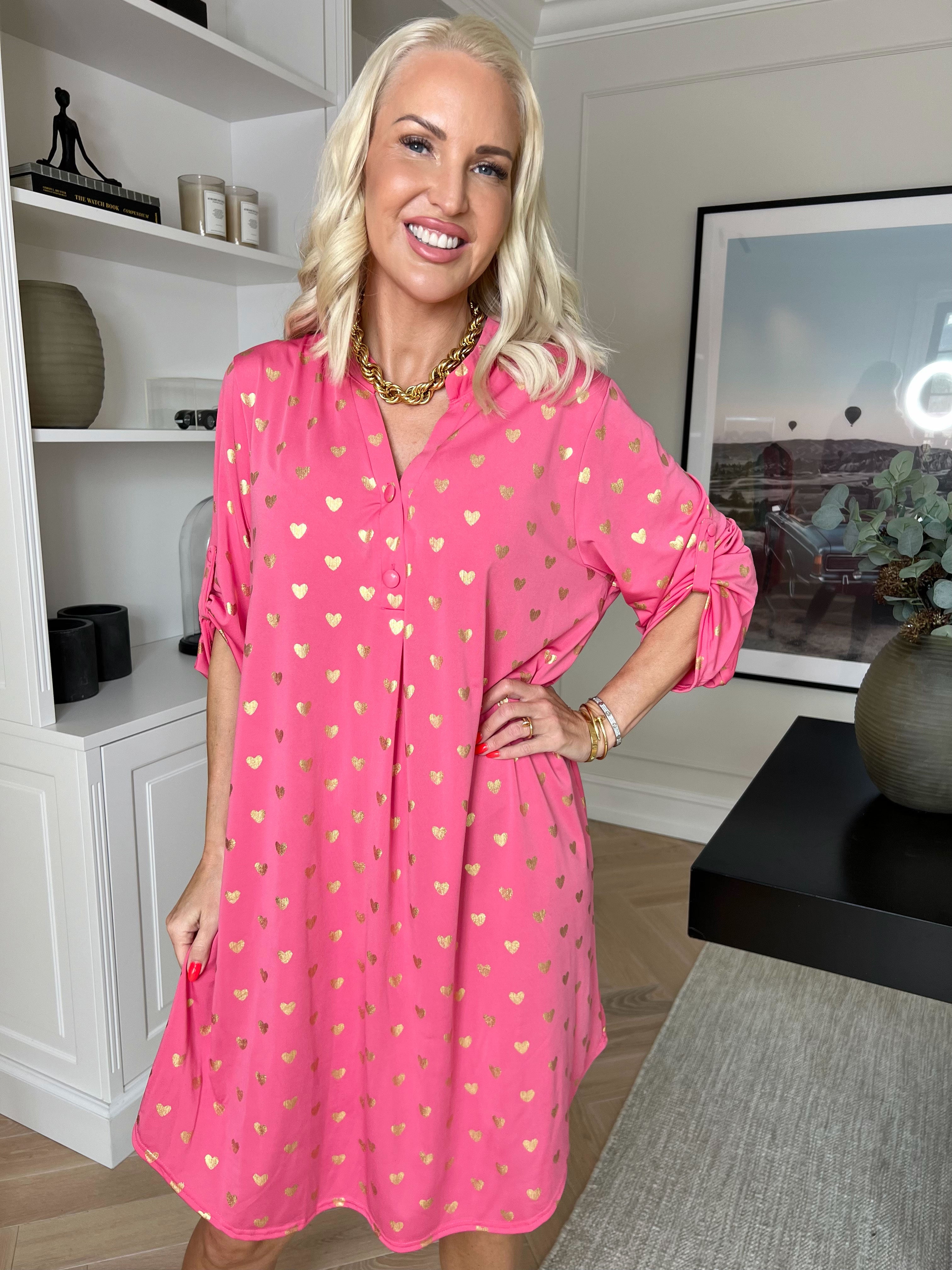 Ebba Gold Heart - Plus size resårklänning med guldfärgade hjärtdetaljer